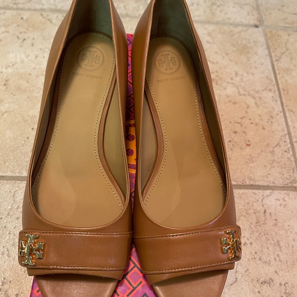 Brand New Tory Burch Kira Open Toe Wedge Calf Leather Shoes Size 8 - Picture 3 of 7